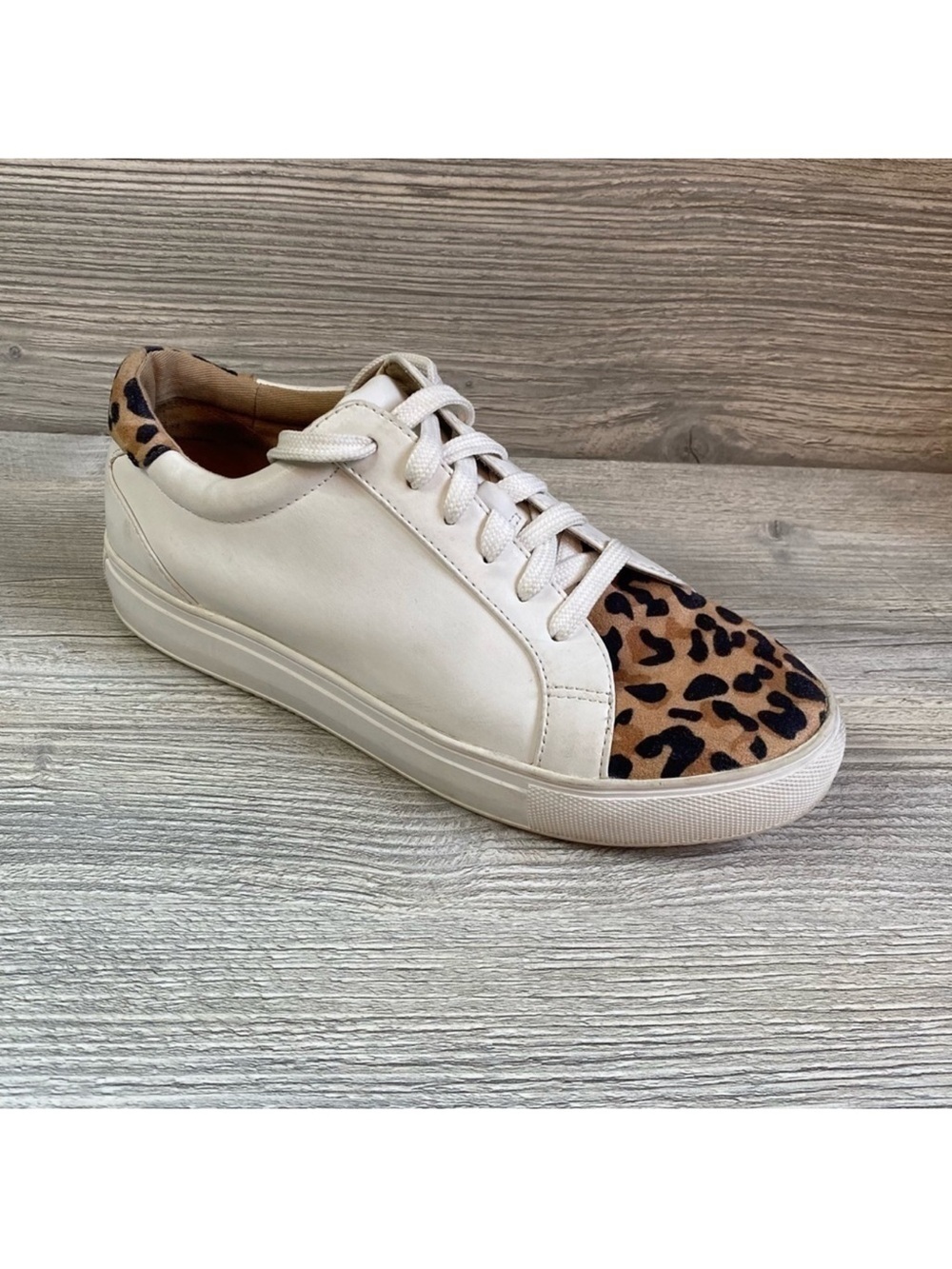 EUC 14th & Union White and leopard toe and heel cap casual lace up sneakers 7.5